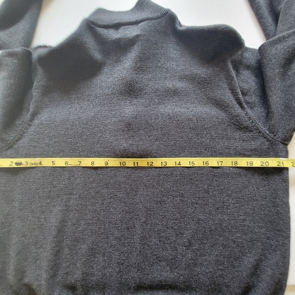 Greg Norman Sweater. - Picture 5 of 9